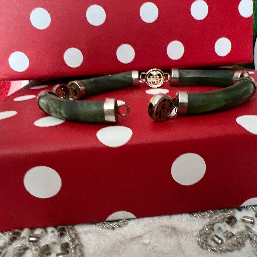 1950’s Real Jade and Silver Vintage Chinese Hand Carved Hunter Green Bracelet - Picture 2 of 4
